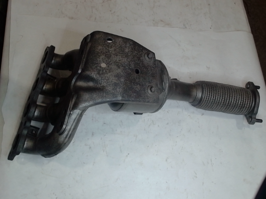 Catalytic Converter with Integrated Exhaust Manifold