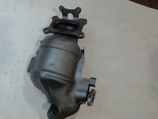 Catalytic Converter with Integrated Exhaust Manifold