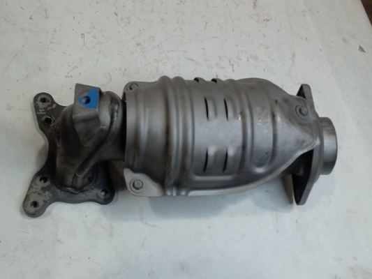 Catalytic Converter with Integrated Exhaust Manifold