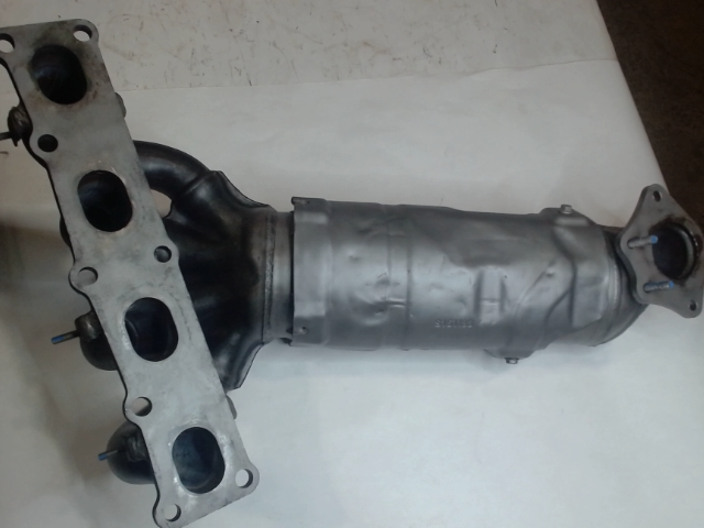 Catalytic Converter with Integrated Exhaust Manifold