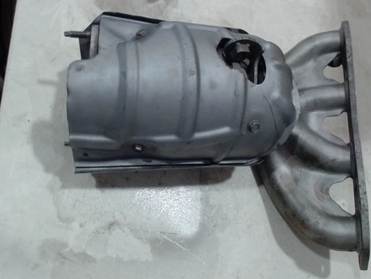 Catalytic Converter with Integrated Exhaust Manifold
