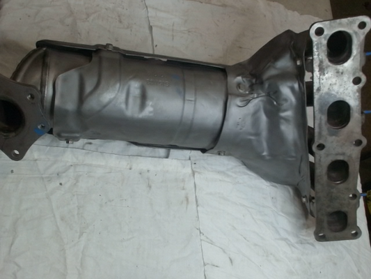 Catalytic Converter with Integrated Exhaust Manifold