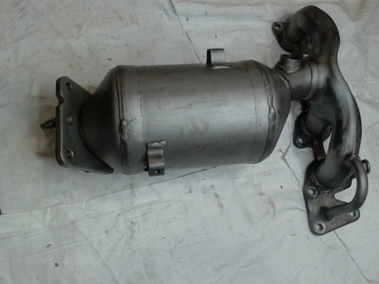 Catalytic Converter with Integrated Exhaust Manifold