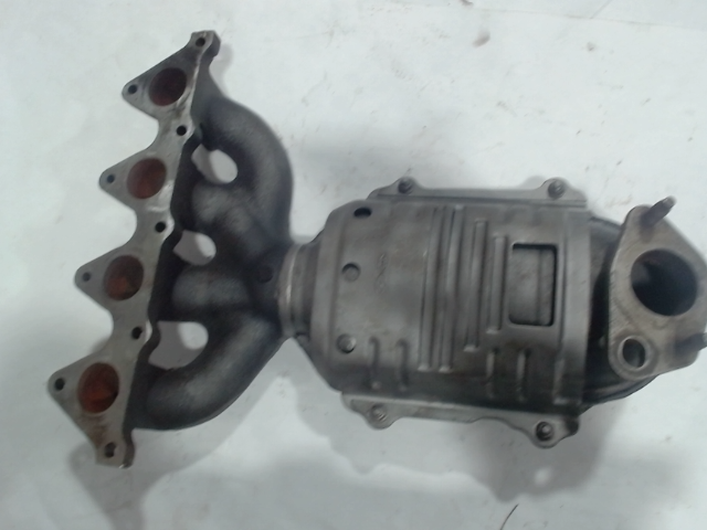Catalytic Converter with Integrated Exhaust Manifold