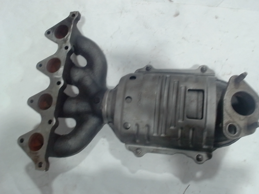 Catalytic Converter with Integrated Exhaust Manifold