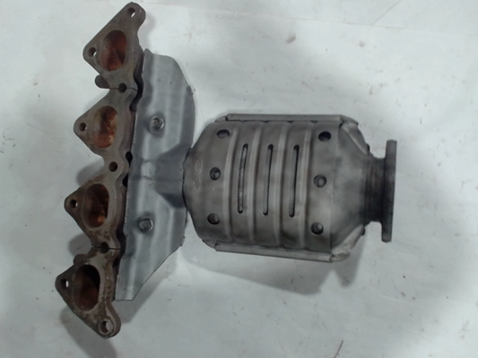 Catalytic Converter with Integrated Exhaust Manifold