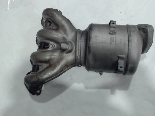 Catalytic Converter with Integrated Exhaust Manifold