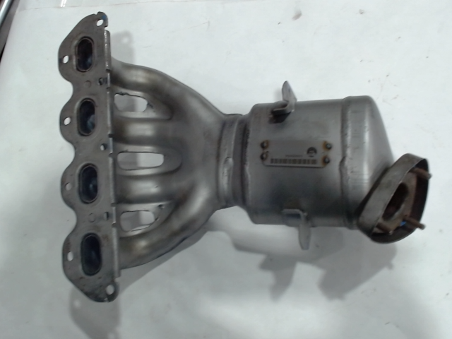 Catalytic Converter with Integrated Exhaust Manifold