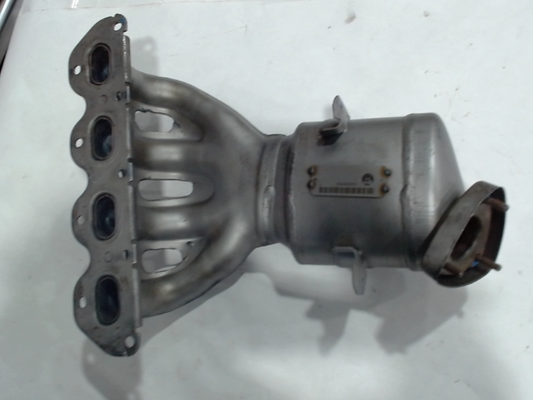 Catalytic Converter with Integrated Exhaust Manifold