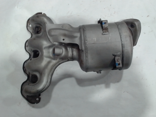 Catalytic Converter with Integrated Exhaust Manifold
