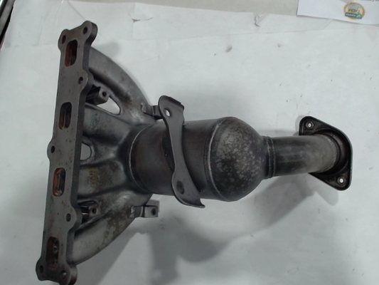 Catalytic Converter with Integrated Exhaust Manifold