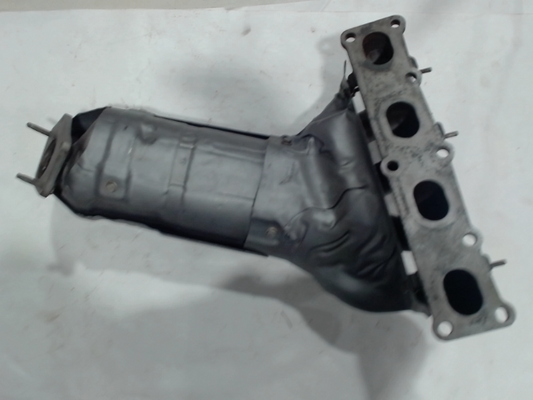 Catalytic Converter with Integrated Exhaust Manifold