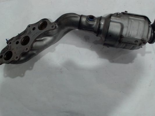 Right, Catalytic Converter with Integrated Exhaust Manifold
