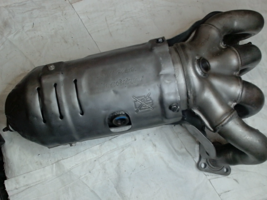 Catalytic Converter with Integrated Exhaust Manifold