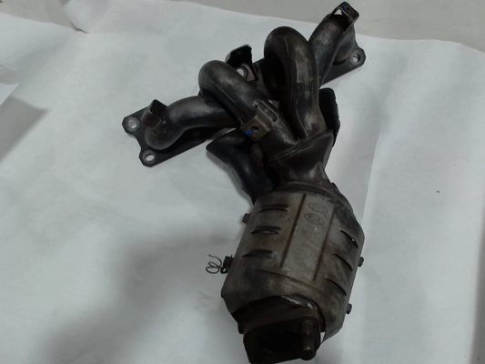 Catalytic Converter with Integrated Exhaust Manifold