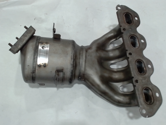 Catalytic Converter with Integrated Exhaust Manifold