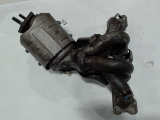 Catalytic Converter with Integrated Exhaust Manifold