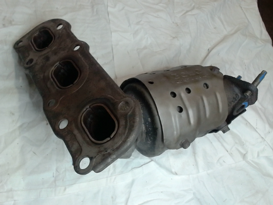 Right, Catalytic Converter with Integrated Exhaust Manifold