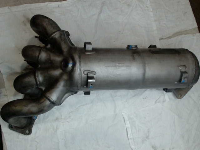 Catalytic Converter with Integrated Exhaust Manifold