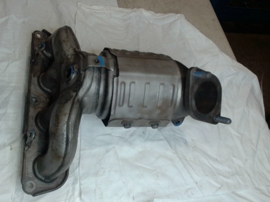 Catalytic Converter with Integrated Exhaust Manifold