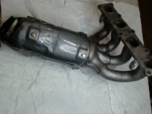 Catalytic Converter with Integrated Exhaust Manifold