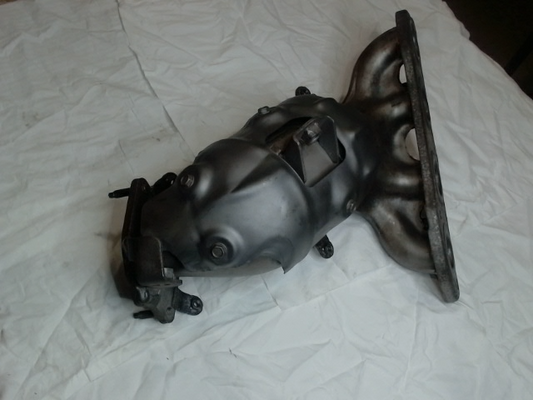Catalytic Converter with Integrated Exhaust Manifold