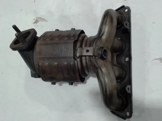 Catalytic Converter with Integrated Exhaust Manifold