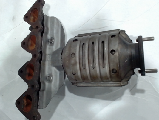 Catalytic Converter with Integrated Exhaust Manifold