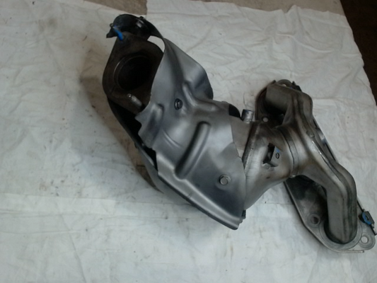 Catalytic Converter with Integrated Exhaust Manifold