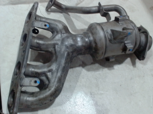 Catalytic Converter with Integrated Exhaust Manifold