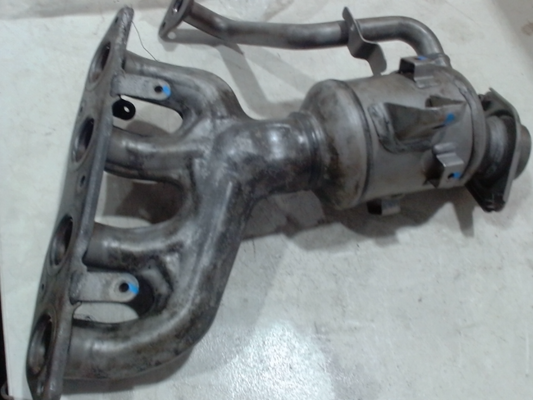 Catalytic Converter with Integrated Exhaust Manifold