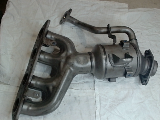 Catalytic Converter with Integrated Exhaust Manifold