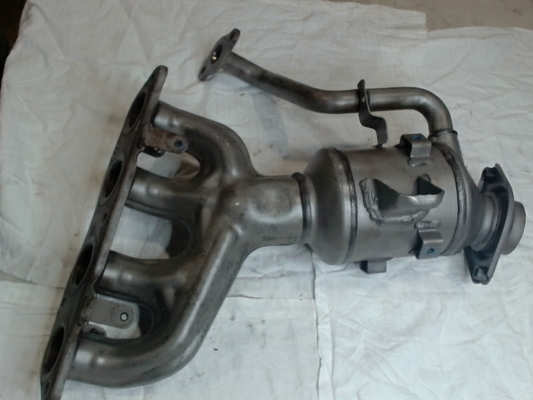 Catalytic Converter with Integrated Exhaust Manifold