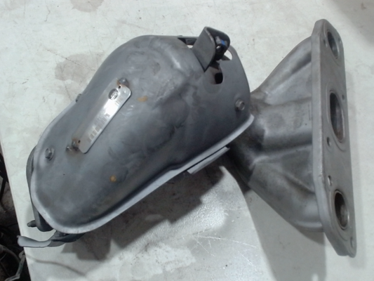 Catalytic Converter with Integrated Exhaust Manifold