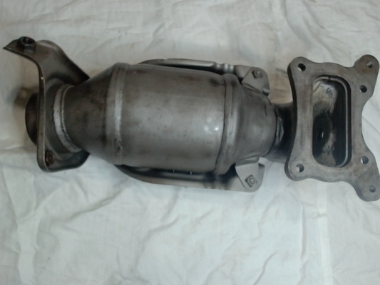 Catalytic Converter with Integrated Exhaust Manifold