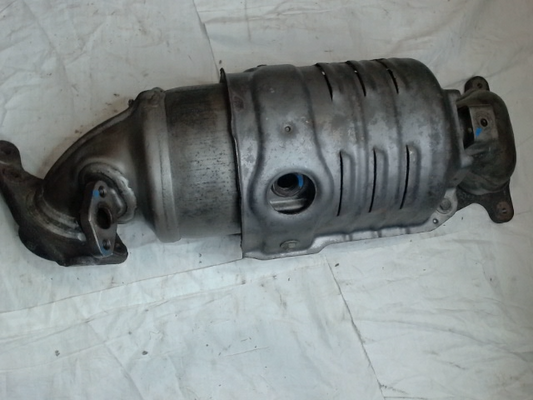 Catalytic Converter with Integrated Exhaust Manifold