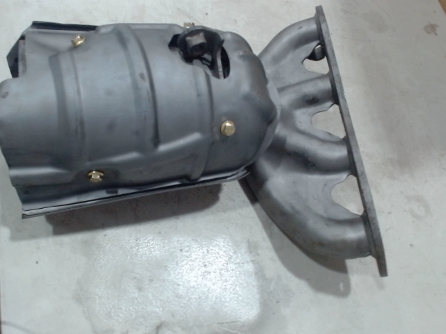 Catalytic Converter with Integrated Exhaust Manifold