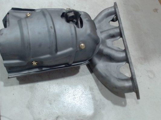 Catalytic Converter with Integrated Exhaust Manifold