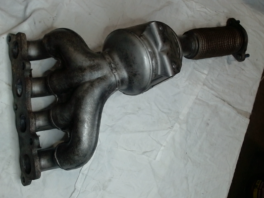 Catalytic Converter with Integrated Exhaust Manifold