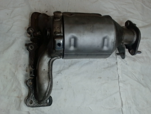 Front, Catalytic Converter with Integrated Exhaust Manifold