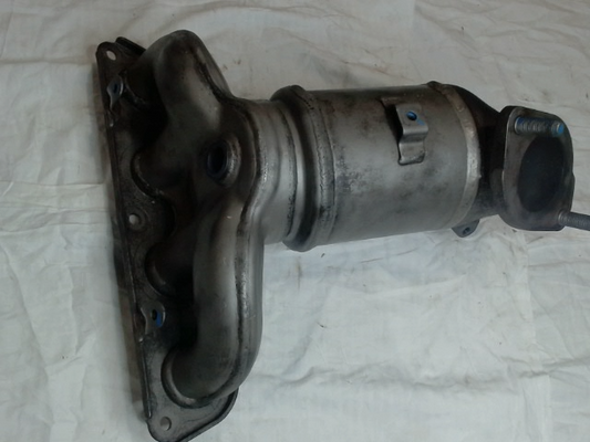 Catalytic Converter with Integrated Exhaust Manifold