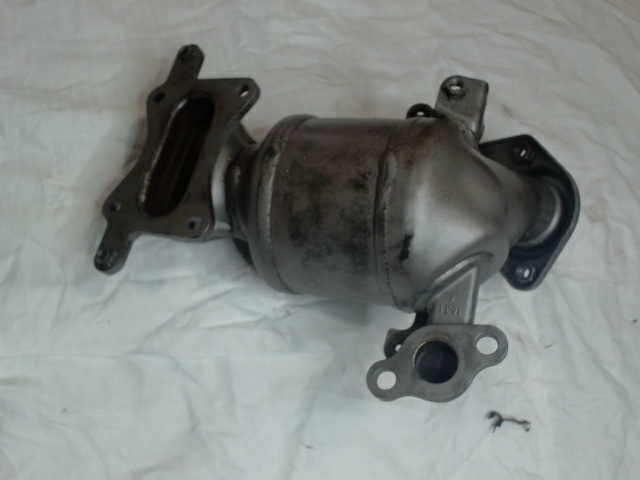 Catalytic Converter with Integrated Exhaust Manifold