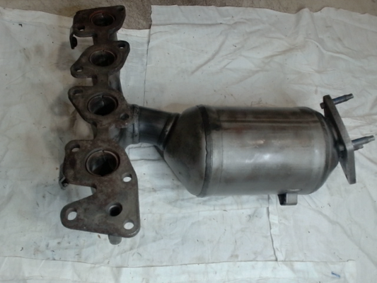 Catalytic Converter with Integrated Exhaust Manifold