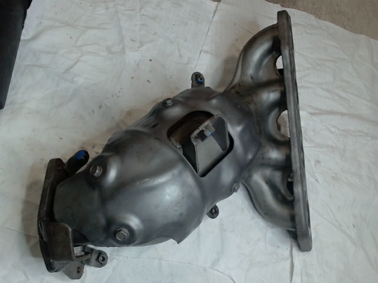 Catalytic Converter with Integrated Exhaust Manifold