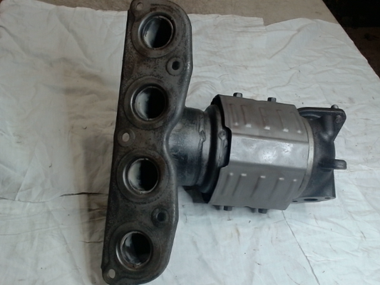 Catalytic Converter with Integrated Exhaust Manifold