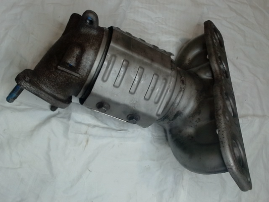 Catalytic Converter with Integrated Exhaust Manifold