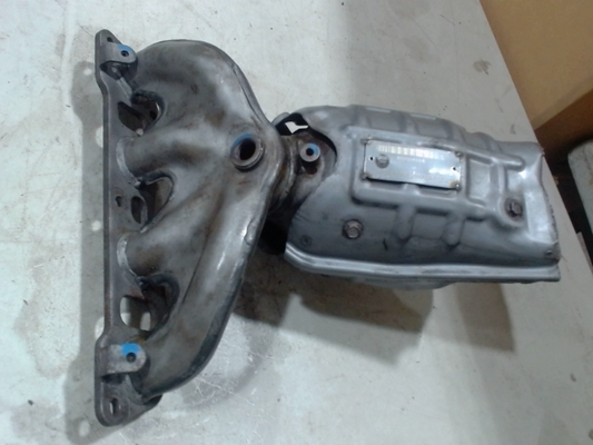 Catalytic Converter with Integrated Exhaust Manifold