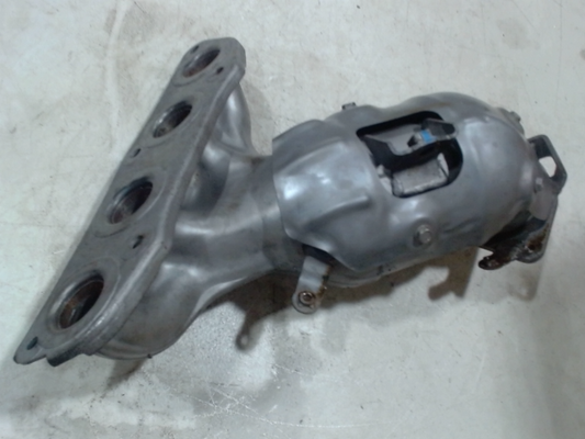 Catalytic Converter with Integrated Exhaust Manifold