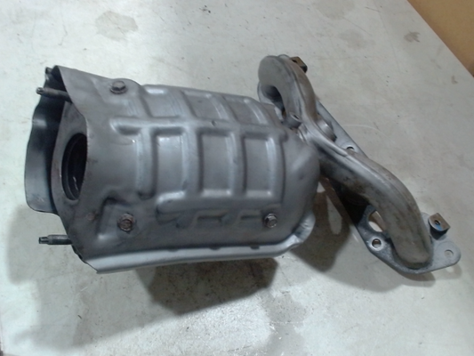 Catalytic Converter with Integrated Exhaust Manifold