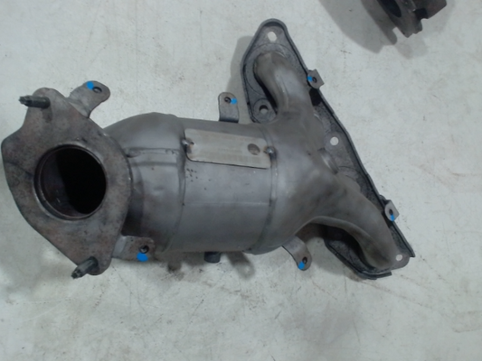 Catalytic Converter with Integrated Exhaust Manifold